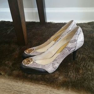 Snake print Michael kors logo pumps